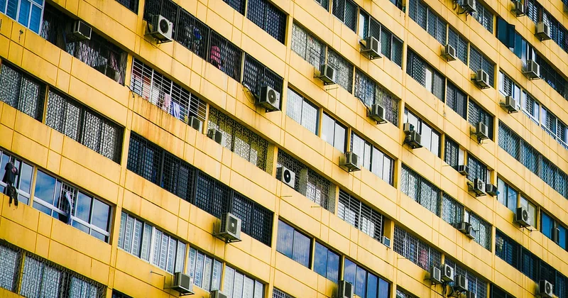 Cache-clim ou bâche : quelle différence ?