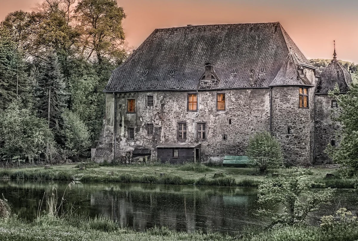 Calculer le pureau et la pente : la base qui sauve un toit