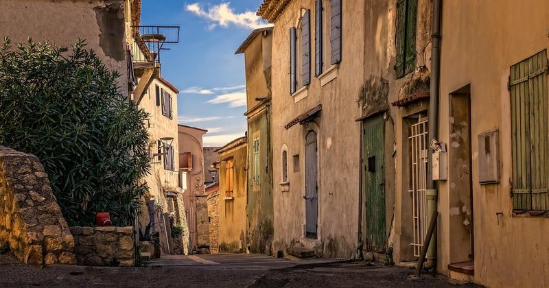 Vider une maison avec emmaüs : le guide pour tout donner sans regret